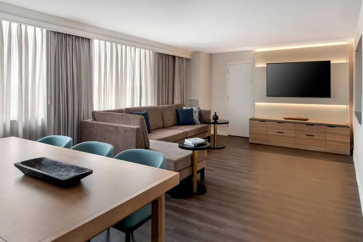 Room 13 of 27