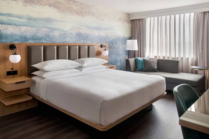 Room 10 of 27
