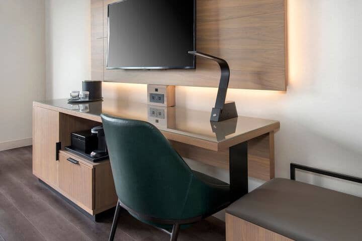 Room 6 of 27